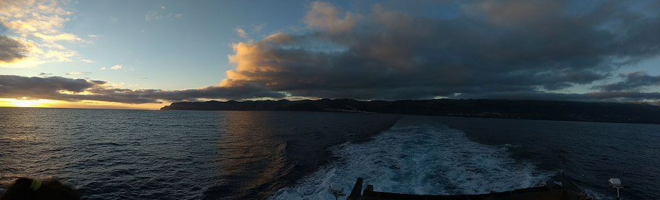 During the 50 minutes transfer we enjoyed the sunset, even though the last few minutes the sun hid behind a cloud. But concentrating on the horizon also supported our stomachs ... we're not the seafaring type ...