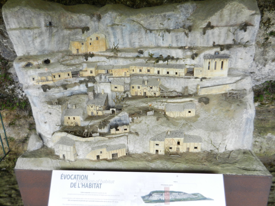 Here a model of how the rock village looked before its destruction in 1588. The part we could visit (and you see in the last pictures) is the long straight floor almost on top. On the right you see the church they built.