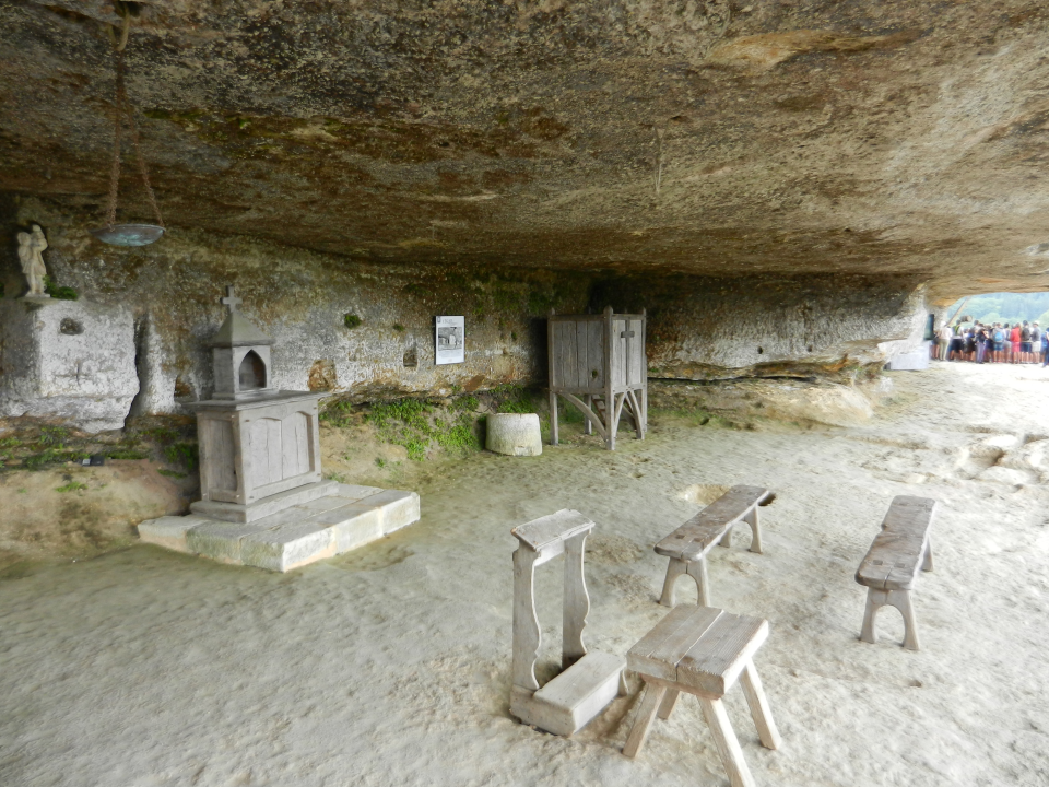 And here how the church looks today. The holes in the floor you see on the right were graves. The reason they wanted to bury some people in rock eluded us though.